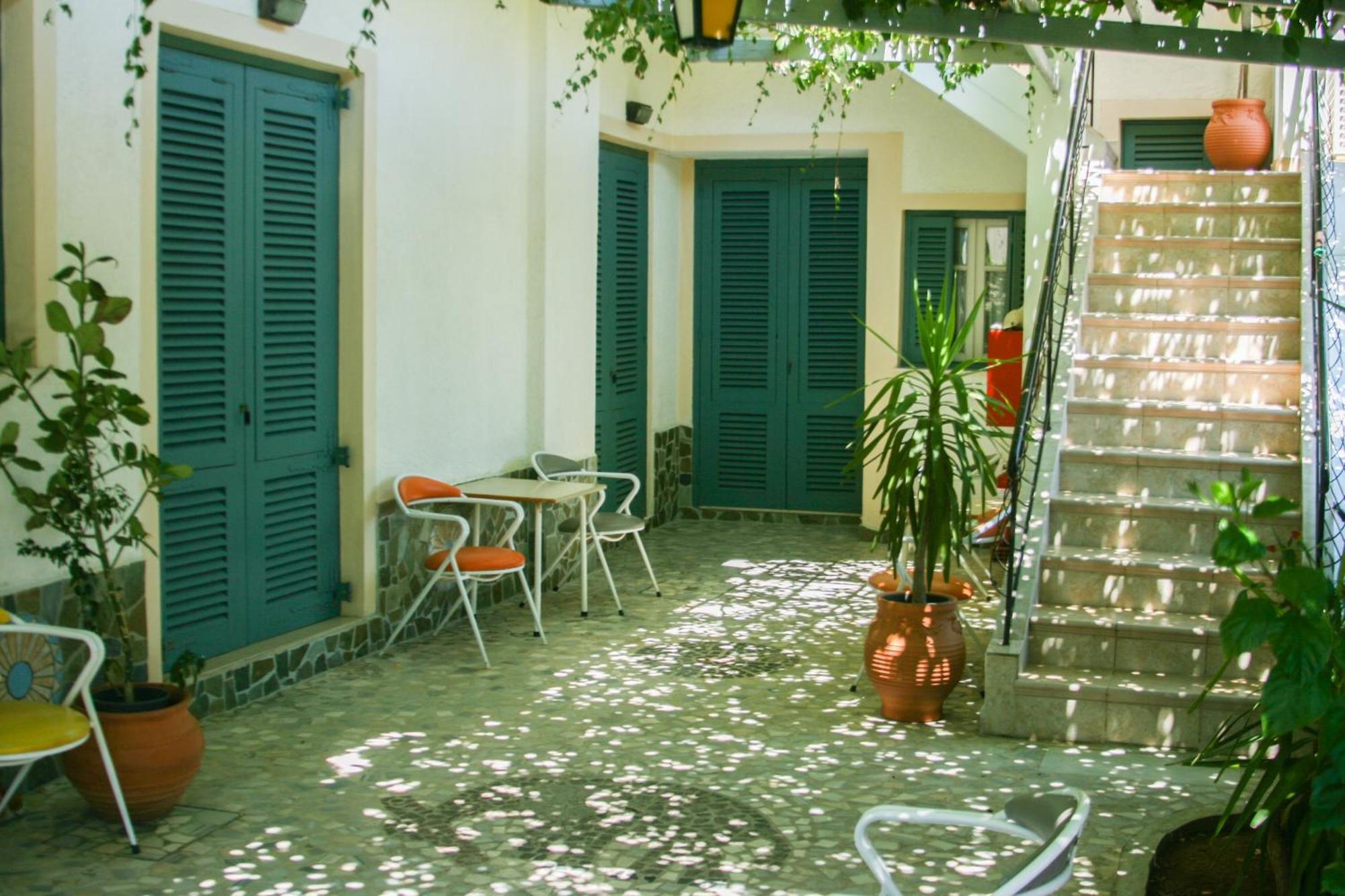 George Apartments Livadia  Bagian luar foto