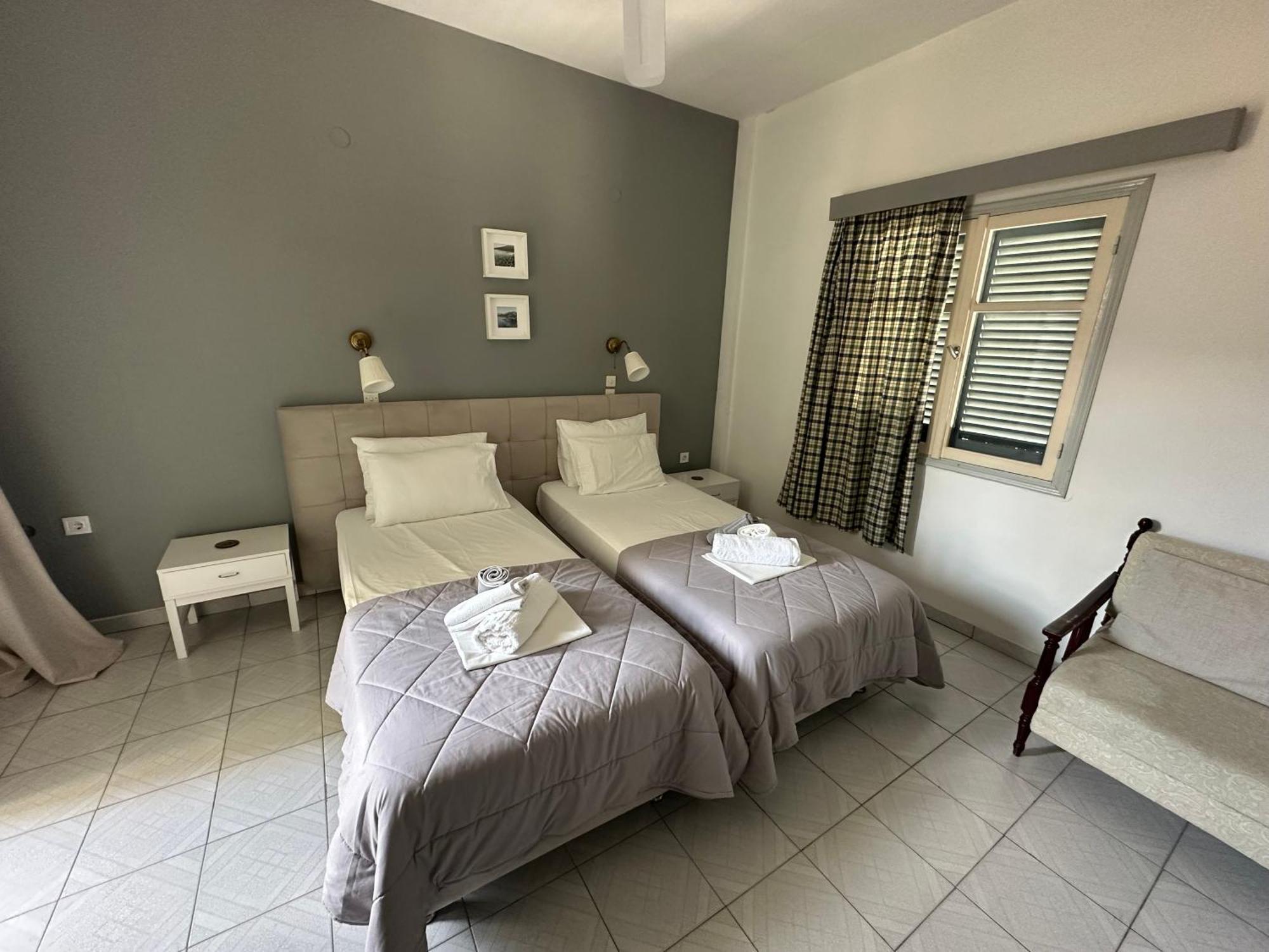 George Apartments Livadia  Bagian luar foto