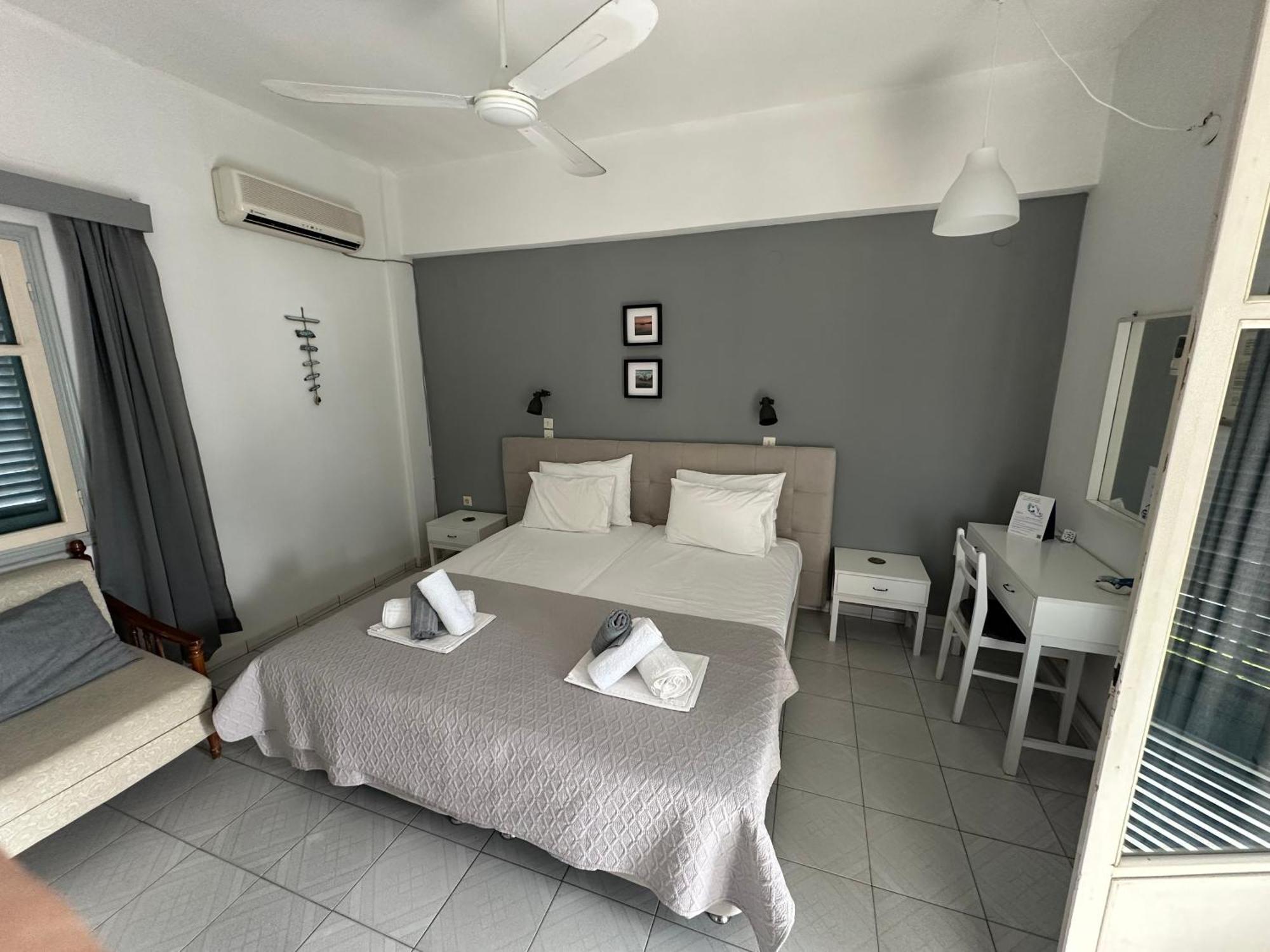 George Apartments Livadia  Bagian luar foto