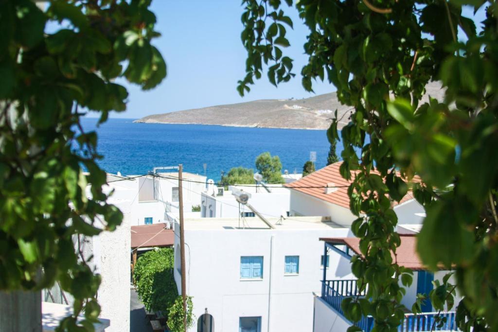 George Apartments Livadia  Bagian luar foto